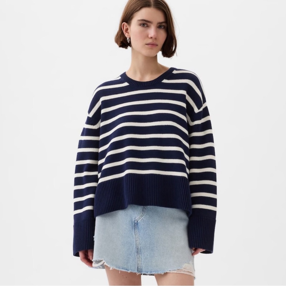 NWOT Gap split hem sweater